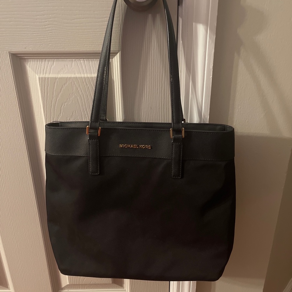 MK medium sized shoulder bag